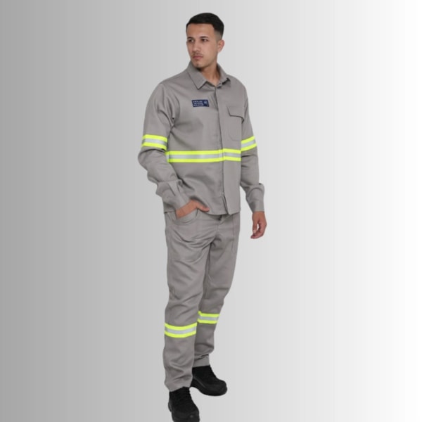Calça NR-10 Risco 2 Cinza Com Faixa Refletiva Verde CA 47360 Zengo-b5e3c688-e588-4bb4-ab9e-3236511a7121